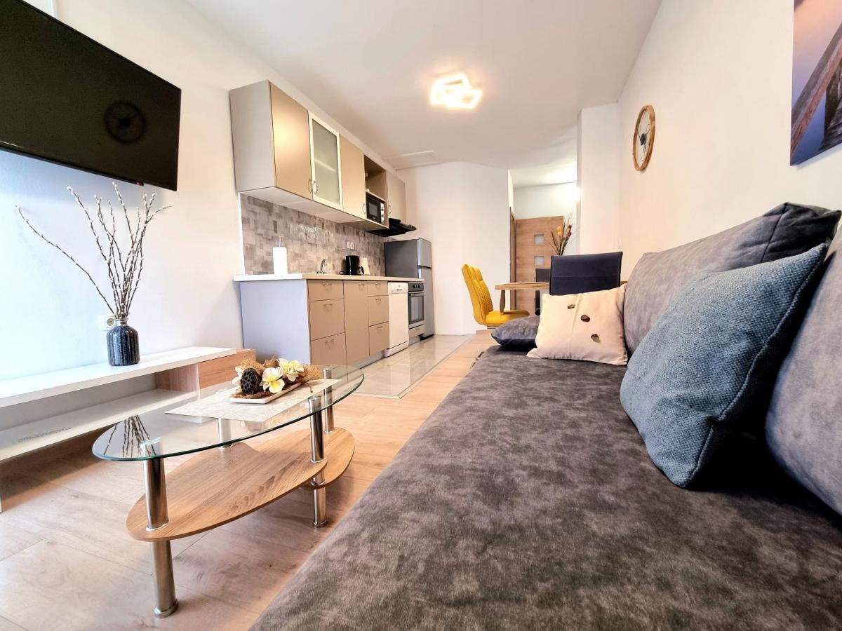 Julia Apartment บีโอกราดนาโมรู ภายนอก รูปภาพ