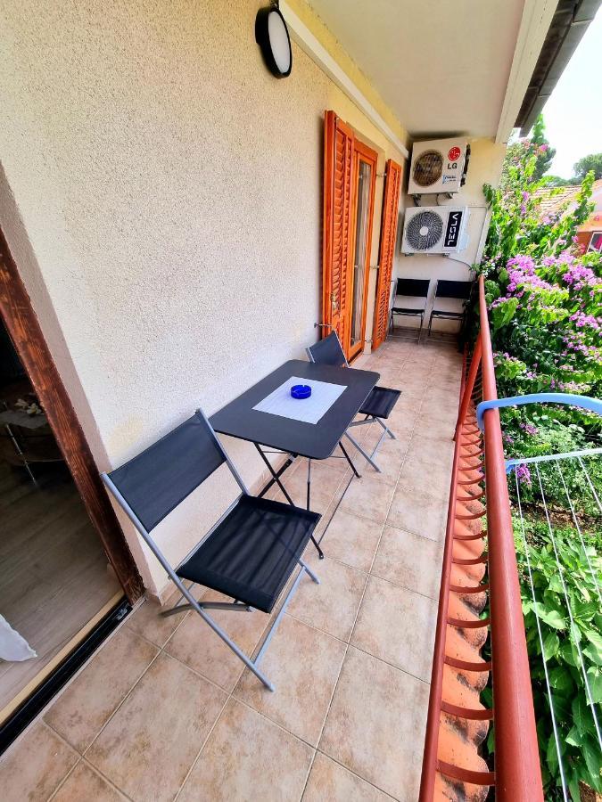 Julia Apartment บีโอกราดนาโมรู ภายนอก รูปภาพ