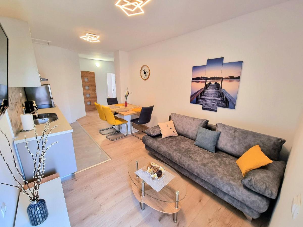 Julia Apartment บีโอกราดนาโมรู ภายนอก รูปภาพ